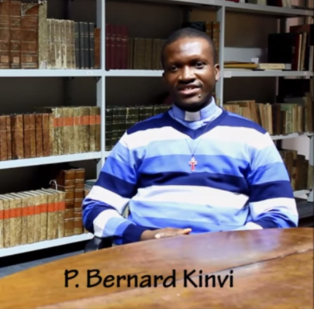 El P. Kinvi ha trabajado incansablemente por la paz y atendiendo a los heridos en la República Centroafricana