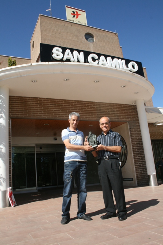 Los Religiosos Camilos donan una imagen de San Camilo de Lellis al Hospital USP San Camilo