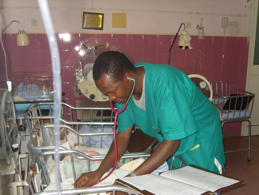 "Es maravilloso ponerse al servicio de los demás", testimonio de un misionero camilo, médico de Burkina Faso
