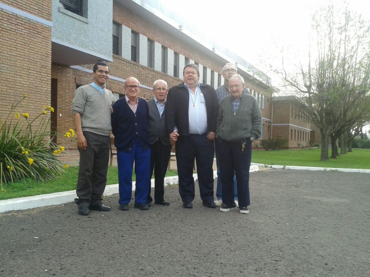 El P. Leo Pessini visita el Hogar San Camilo de Vagues