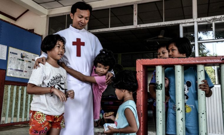 Trabajo de los religiosos camilos de Tailandia con los Enfermos de Sida
