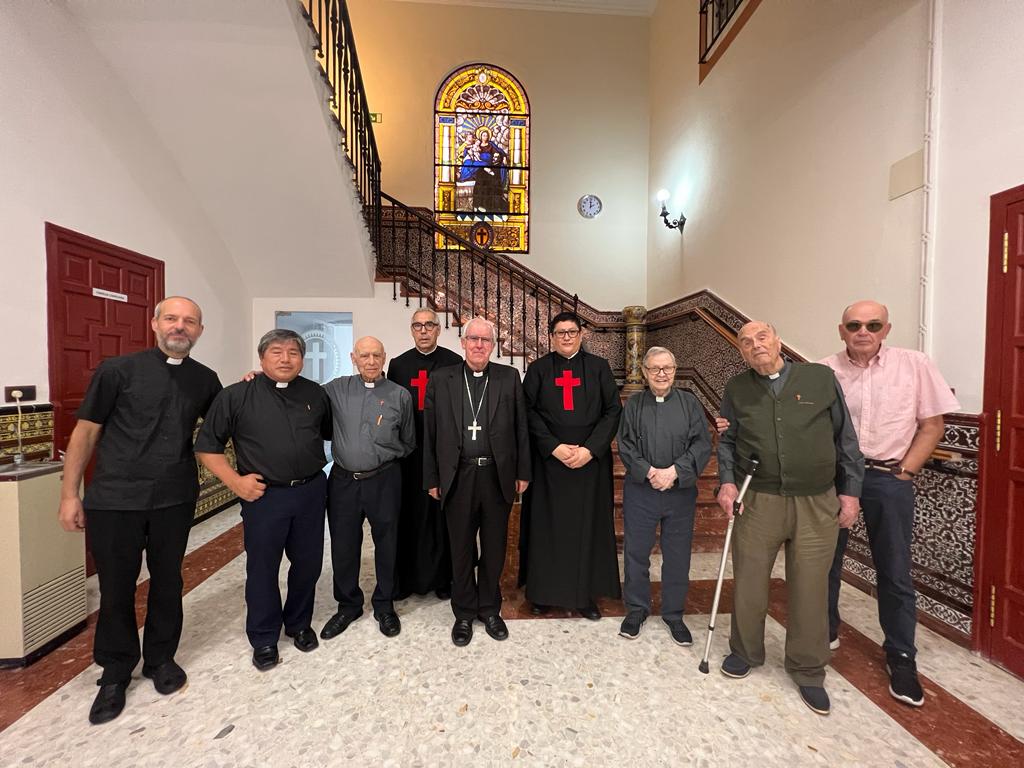Visita de Monseñor José Ángel Saiz a la Comunidad de Sevilla