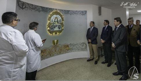 El Padre Allan Chávez en la Inauguración del Mural de la Hermandad de la Soledad en el Hospital Virgen del Rocío