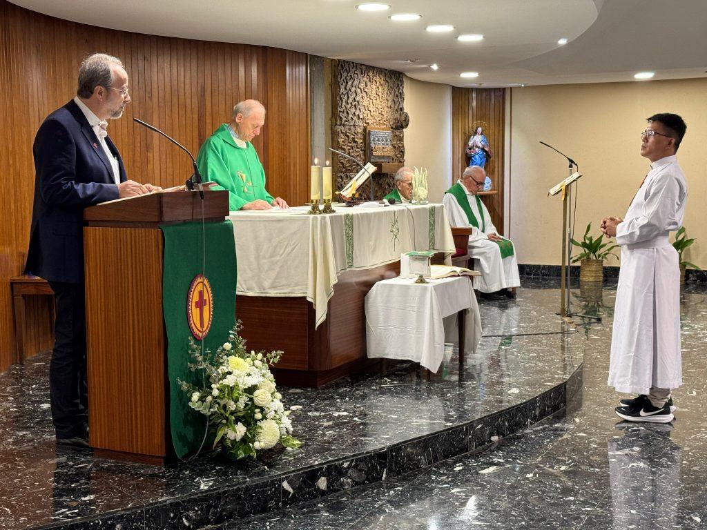 El Hno. Hoàng Minh Phúc (Pedro) recibe los ministerios de Lectorado y Acolitado en Tres Cantos